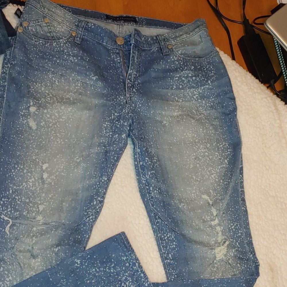 ROCK & REPUBLIC EMO DISTRESSED SKINNY JEAN